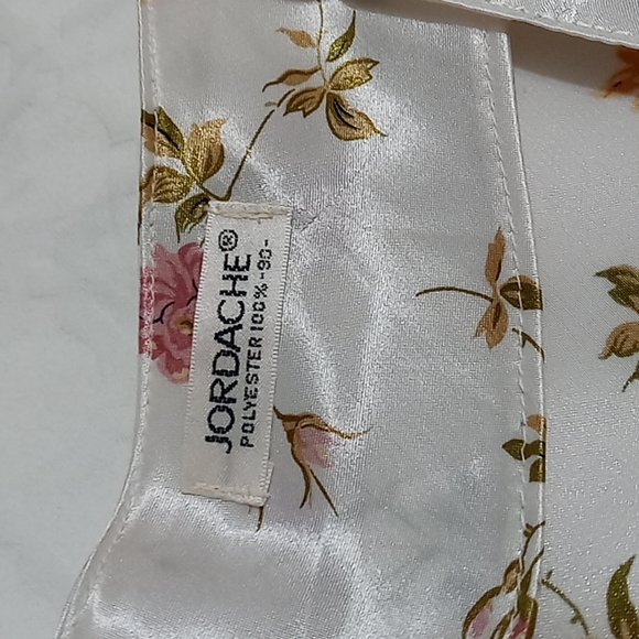 🤩4/$25 Jordache Silky Floral Camisole Top - Picture 3 of 7